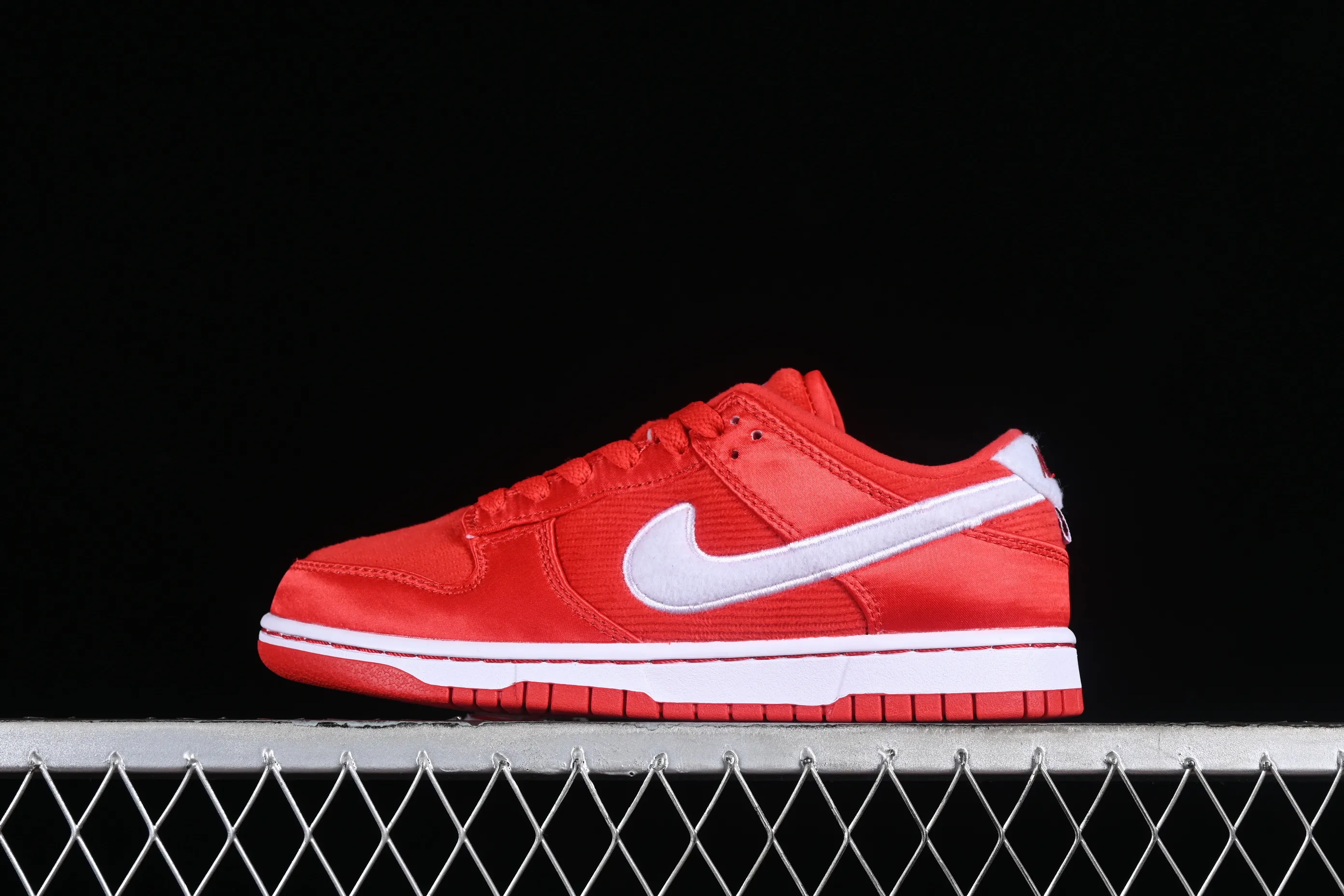 All categories Nk SB Dunk series Nk SB Dunk Low low-top sneakers Nk Dunk Low GS "Valentine’s Day" new Valentine’s Day color SB low-top casual sneakers FZ3548-612